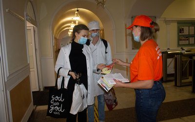 KURSK MEDICAL UNIVERSITY VOLUNTEERS HELD A “RED RIBBON” CAMPAIGN