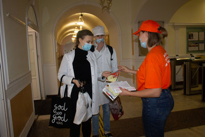 KURSK MEDICAL UNIVERSITY VOLUNTEERS HELD A “RED RIBBON” CAMPAIGN