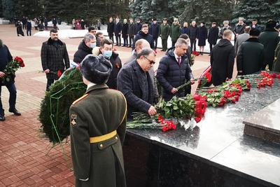 RECTOR OF KSMU PROFESSOR V.A.LAZARENKO LAID FLOWERS AT THE ETERNAL FLAME