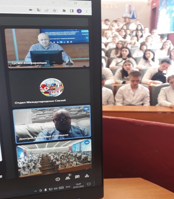 Teachers of Grodno State Medical University give lectures to students of Kursk State Medical University.