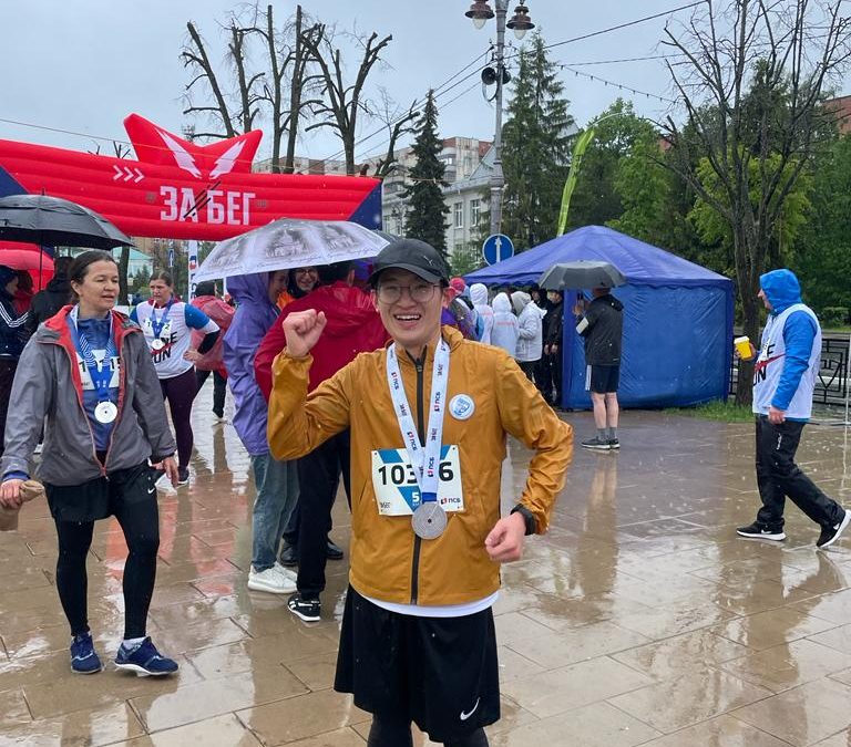 Foreign students of KSMU participated in the All-Russian half marathon “Race of the Russian Federation”