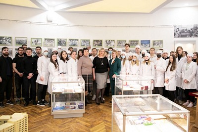 PHOTO EXHIBITION ABOUT DOCTORS DURING THE WAR